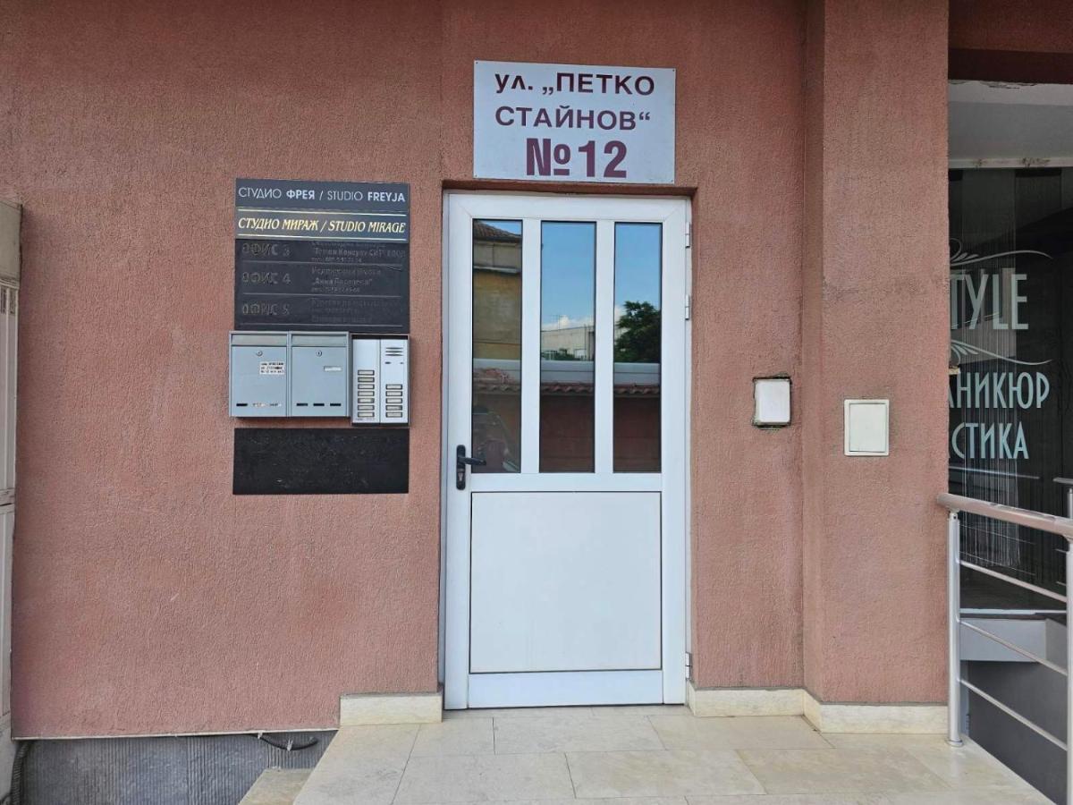 Studio Mirage Kazanlŭk Exterior foto